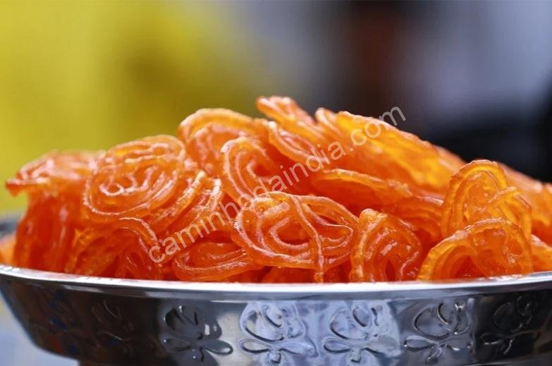 jalebi-holi Jalebi fresca e crocante preparada especialmente para celebrar o festival Holi