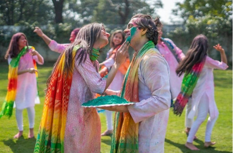 pessoas-holi-parque Holi festa das cores