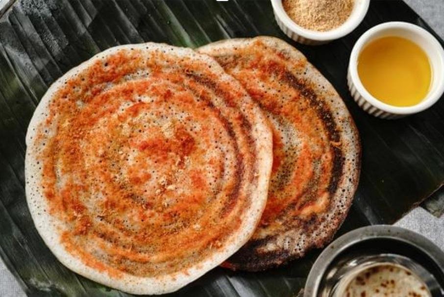 dosa-grossa-restaurante Dosa grossa e crocante servida em restaurante indiano, prato típico do sul da Índia
