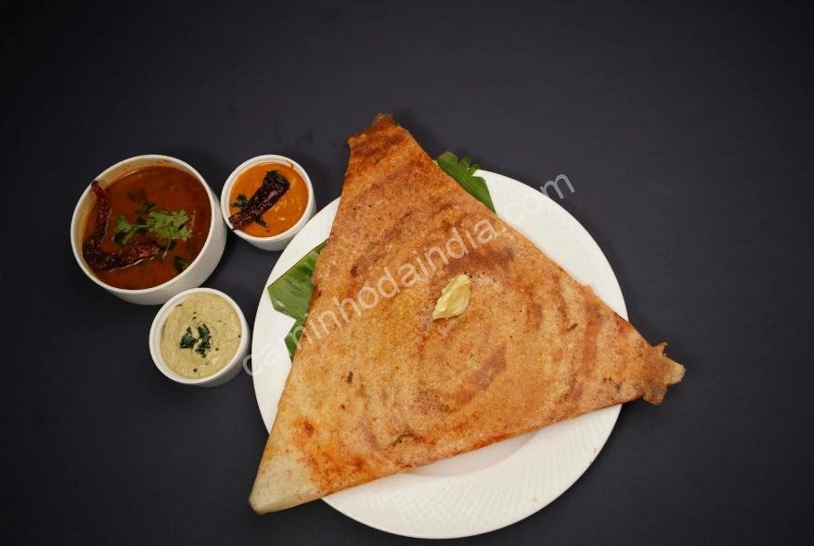 dosa-triangular Dosa triangular servida em prato, especialidade tradicional do sul da Índia