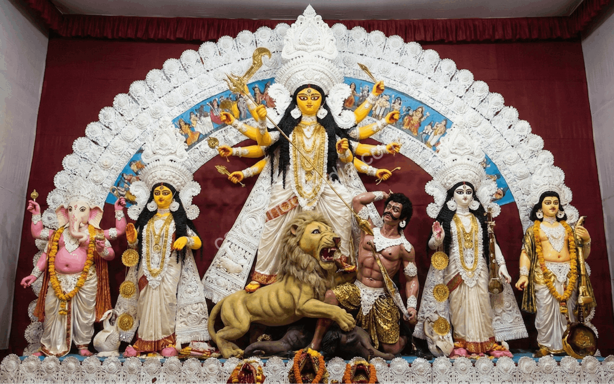 ídolo-de-durga-em-mandap-bengala-durga-puja Ídolo da Deusa Durga em um mandap em Bengala durante a Durga Puja