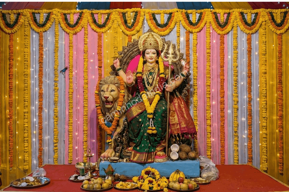 ídolo-de-durga-em-mandap-mumbai-navratri Ídolo da Deusa Durga montado em um mandap em Mumbai durante o Navratri