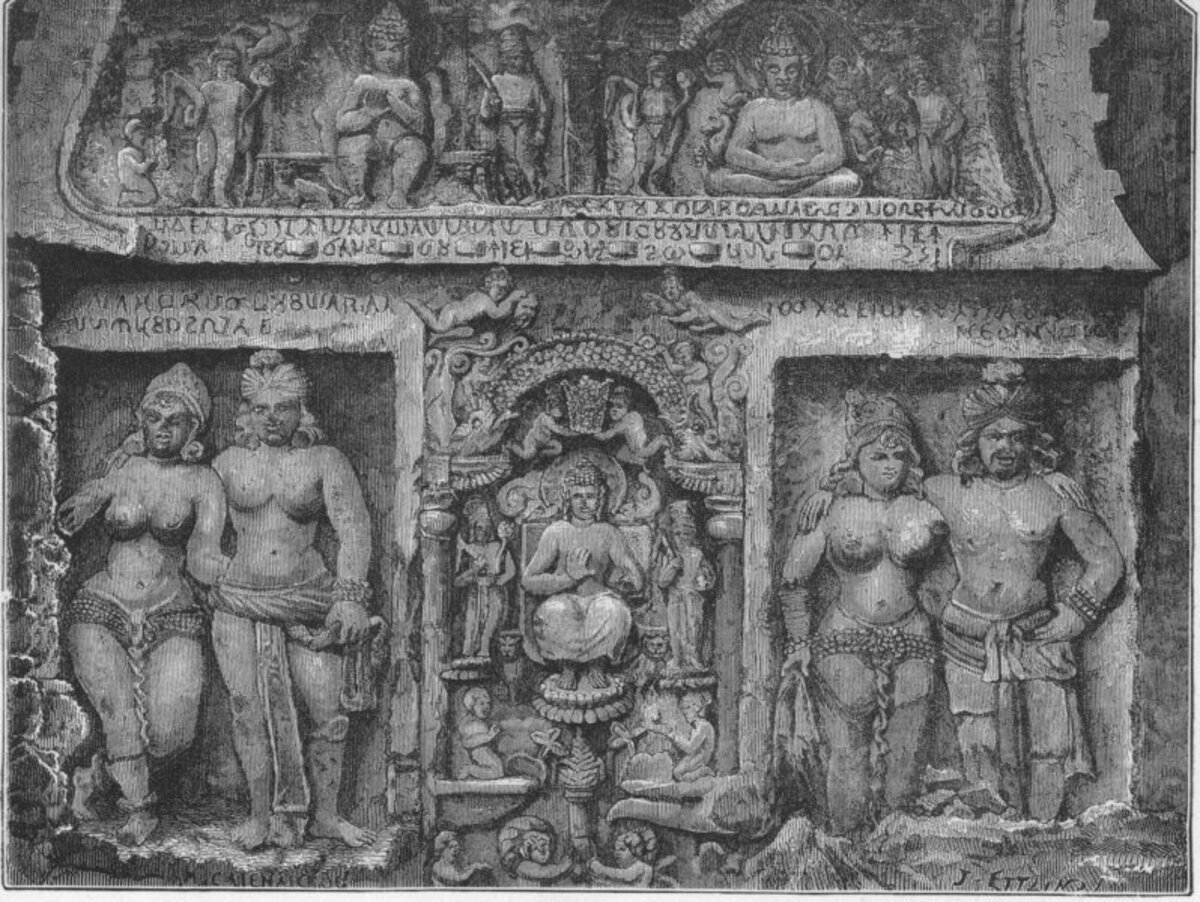 Fotografia histórica de 1878 do portal do chaitya das Cavernas de Karla, um dos mais antigos e bem preservados complexos de cavernas escavadas na rocha da Índia