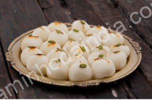 Rasgullas servidos em um prato, doce indiano tradicional pronto para saborear.