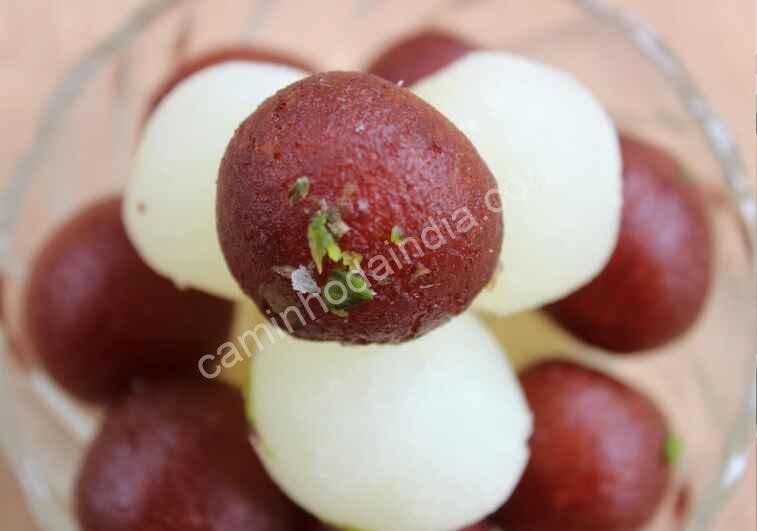 rasgullas-cores-variadas Rasgullas em cores variadas, versão moderna e colorida do doce indiano tradicional.