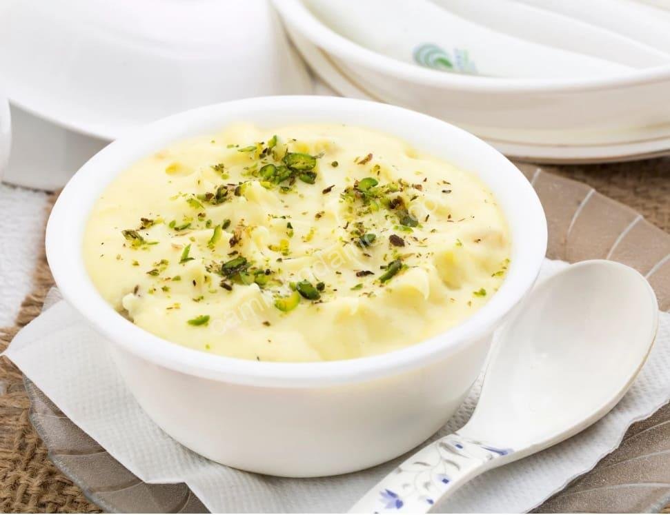 shrikhand-em-tigela Shrikhand, sobremesa típica da Índia, apreciada durante festivais e celebrações