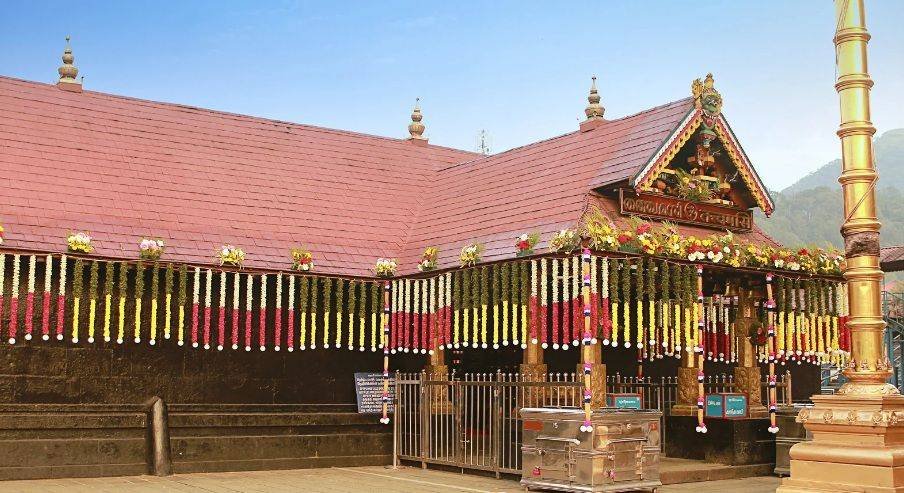 templo-shabarimala-kerala Vista do templo de Shabarimala em Kerala, rodeado por florestas e conhecido por sua espiritualidade