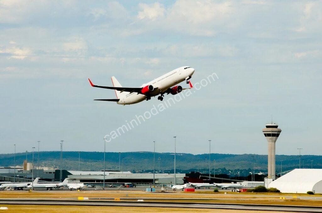 avião decolando do aeroporto