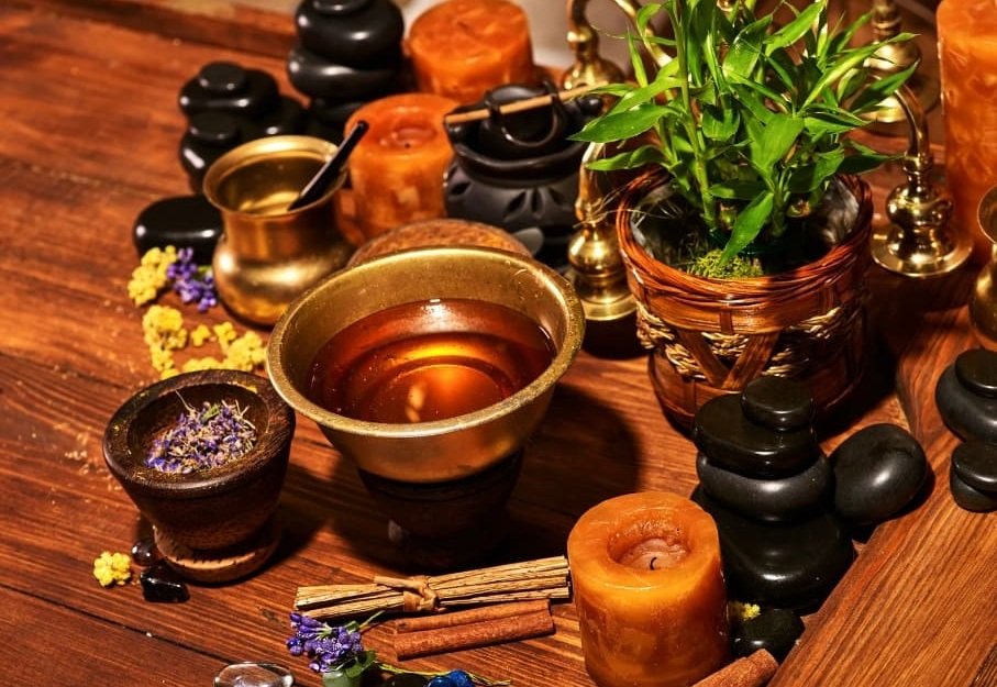 ervas-ayurvedicas-centro-ayurveda Ervas ayurvédicas essenciais em centros de Ayurveda, usadas para promover saúde, equilíbrio e bem-estar natural