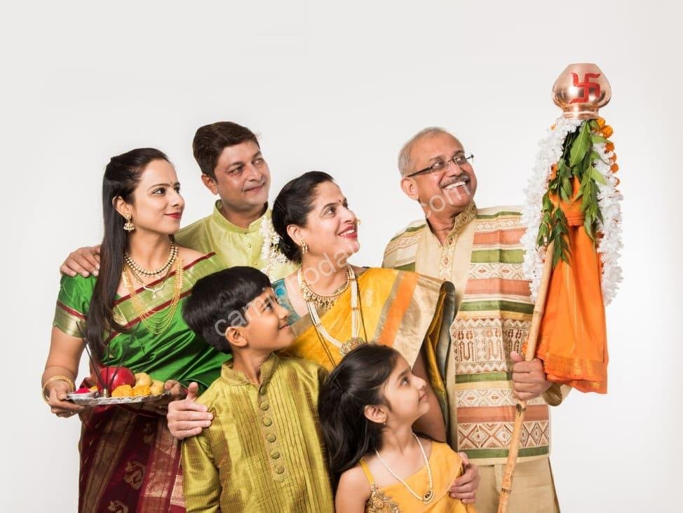 familia-celebrando-gudi-padwa Família comemorando Gudi Padwa com alegria e tradição, marcando o início do novo ano marata