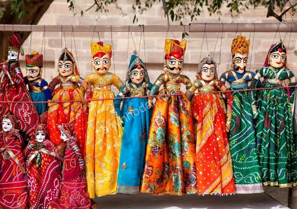 fantoches-rajasthani-expostos-no-festival-de-pushkar Os famosos fantoches de Rajasthan em exibição no Festival de Pushkar, celebrando a arte popular e o folclore indiano