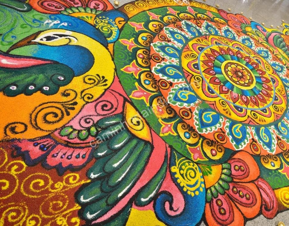 kolam-bonito-em-frente-a-casa Kolam artístico feito em frente à casa, simbolizando boas-vindas, prosperidade e harmonia