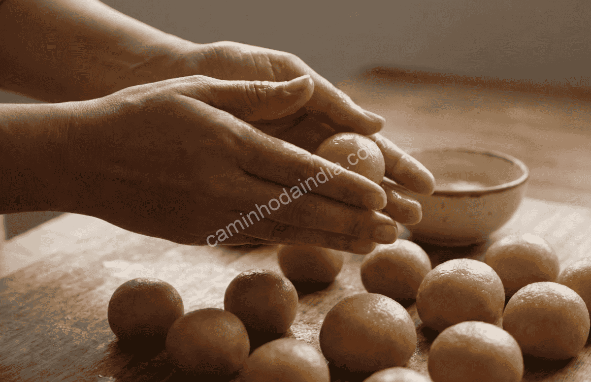 modelagem-bolinhas-gulab-jamun-superficie-lisa Modelagem manual das bolinhas de gulab jamun com superfície lisa e sem rachaduras