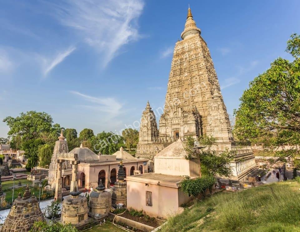 Um templo antigo em Bihar, símbolo da rica tradição arquitetônica e espiritual da Índia antiga