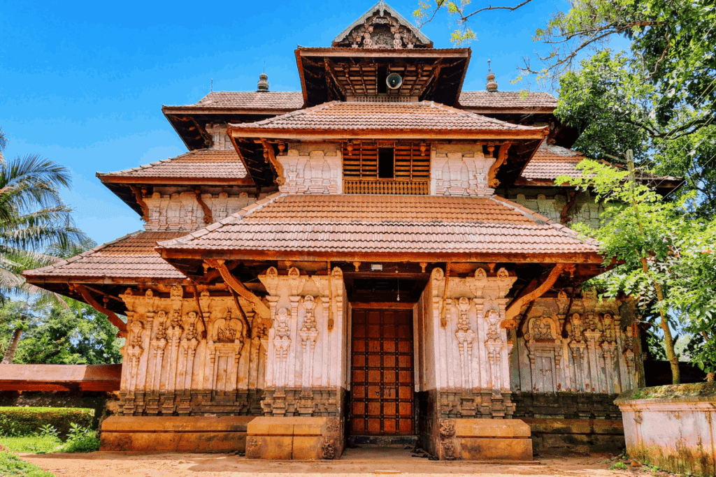 Templo Thiruvanchikulam Mahadeva, da dinastia Chera, em Kodungallur, Kerala