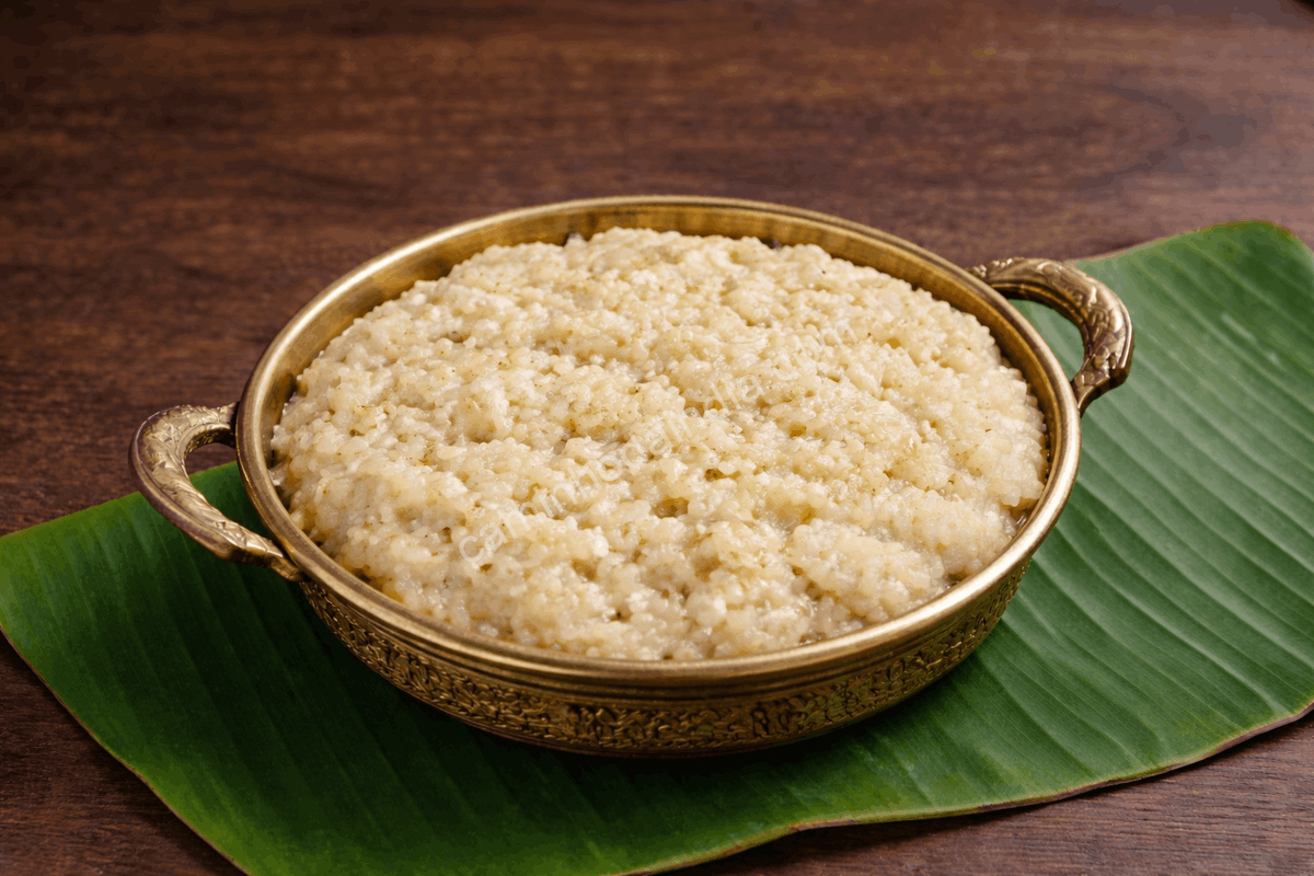 Pongal tradicional preparado durante o festival de Pongal, celebração da colheita no sul da Índia