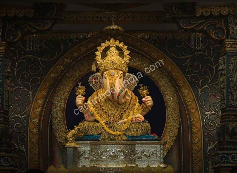 Ídolo de Ganesha no Templo Dagdusheth em Pune