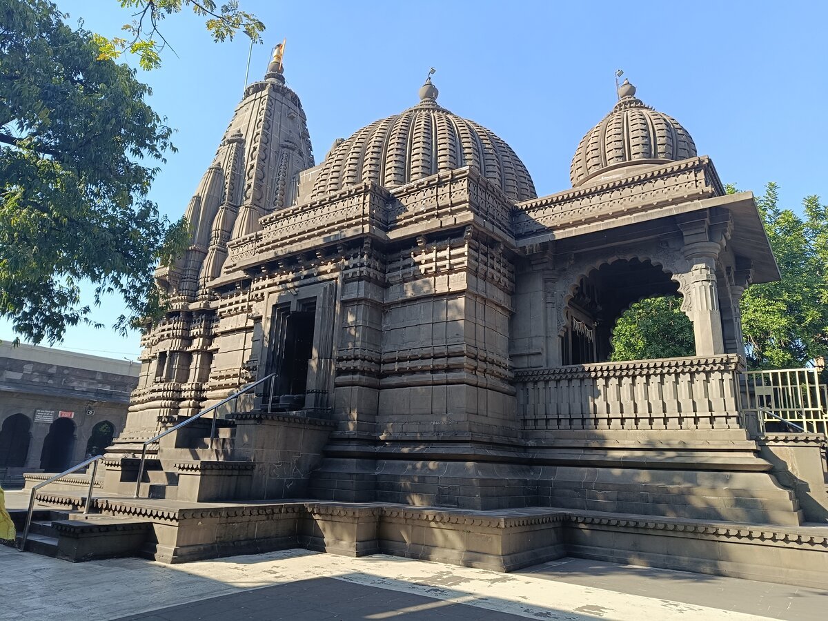 Templo Kala Ram Mandir em Nashik, Maharashtra, dedicado ao Senhor Rama, conhecido por sua arquitetura em pedra negra