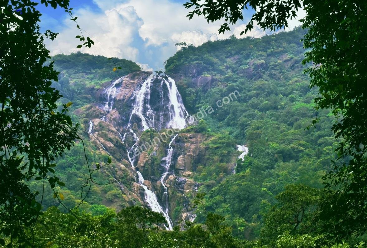 montanha-bela-norte-da-india Uma bela montanha no norte da Índia, destacando paisagens naturais impressionantes