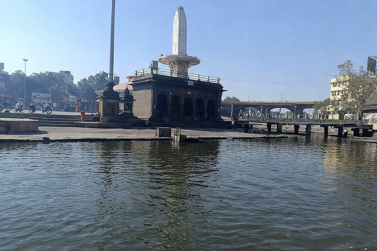 ramkund-nashik-rio-godavari Ramkund em Nashik, ghats sagrados às margens do rio Godavari associados aos rituais do Kumbh Mela