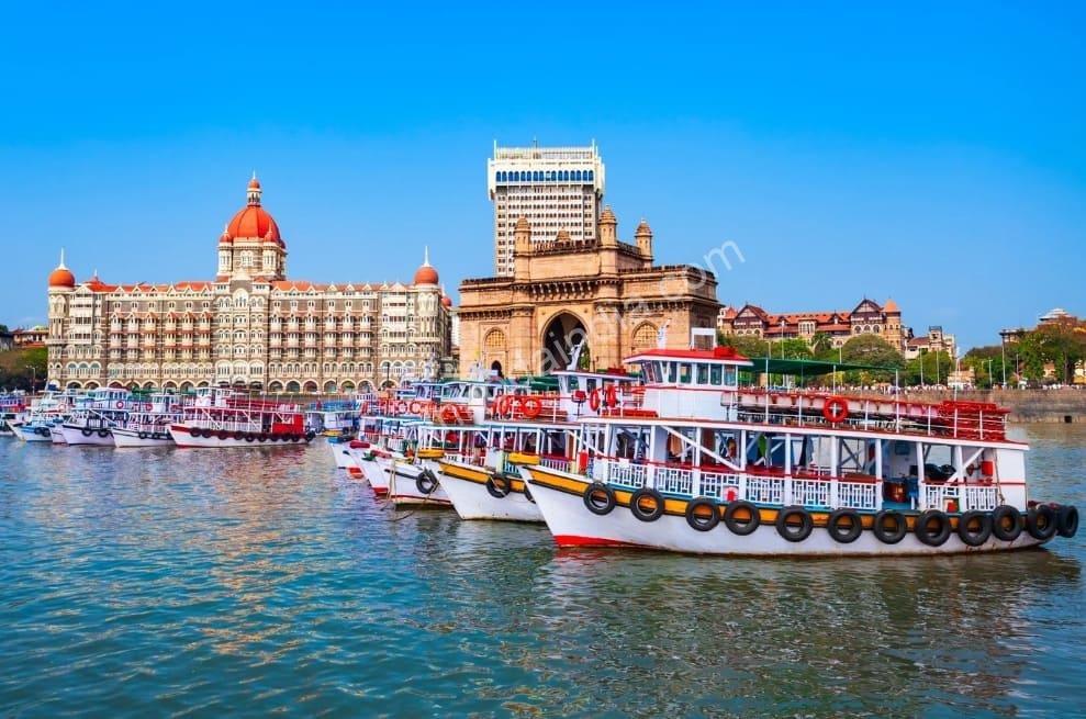 O majestoso Taj Mahal Palace e o histórico Gateway of India — símbolos atemporais da cidade de Mumbai