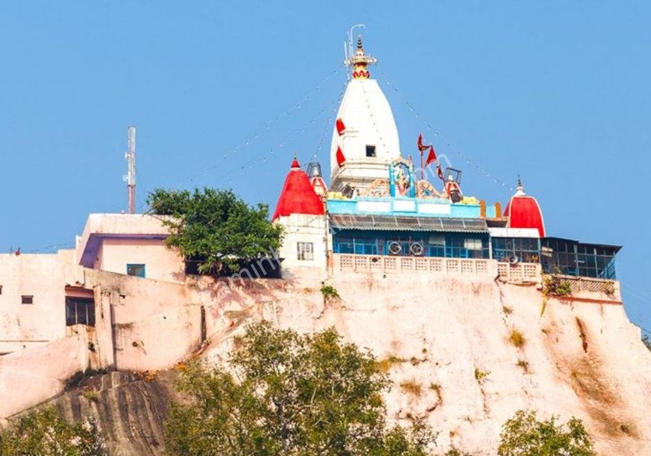 templo-mansa-devi-haridwar-colina-bilwa O Templo Mansa Devi, situado no topo da colina Bilwa em Haridwar, é dedicado à deusa que realiza desejos e oferece proteção aos devotos
