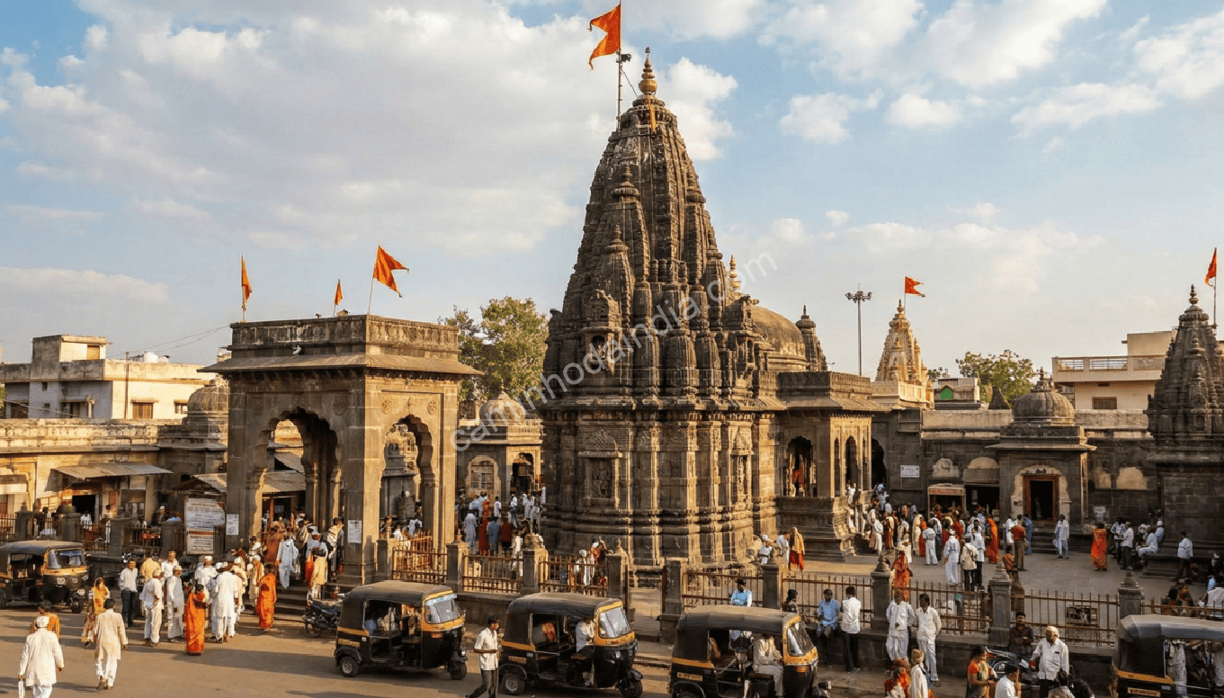 O templo de Pandharpur, dedicado a Vithoba, é um dos mais sagrados de Maharashtra e recebe milhares de devotos ao longo do ano